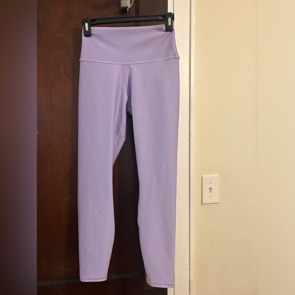 New Alo Yoga 7/8 High-Waist Airlift Legging - lilac blue Size M No tag but new!